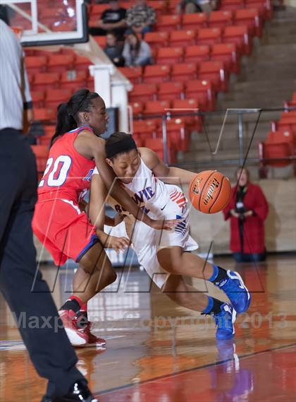 Thumbnail 3 in Bowie vs. Duncanville (UIL 5A Region 1 Semifinal Playoff) photogallery.