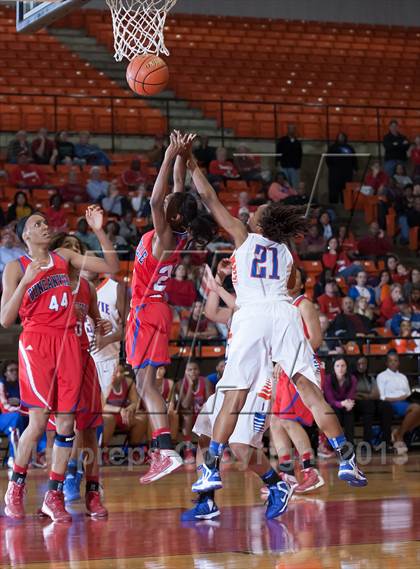 Thumbnail 2 in Bowie vs. Duncanville (UIL 5A Region 1 Semifinal Playoff) photogallery.