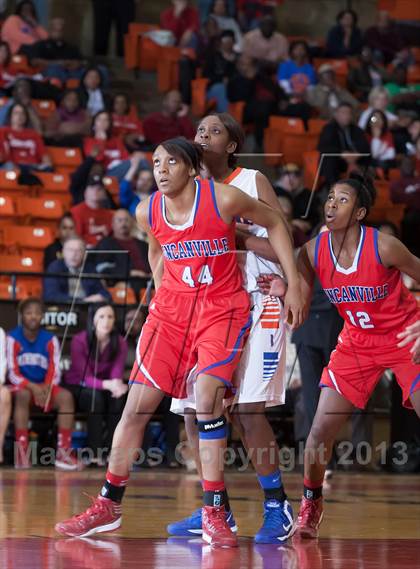 Thumbnail 3 in Bowie vs. Duncanville (UIL 5A Region 1 Semifinal Playoff) photogallery.