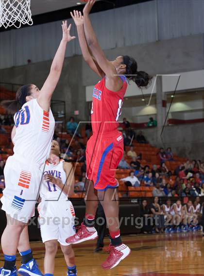 Thumbnail 3 in Bowie vs. Duncanville (UIL 5A Region 1 Semifinal Playoff) photogallery.