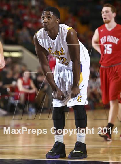 Thumbnail 2 in Red Hook vs. Rochester East (NYSPHSAA Class A Semifinal) photogallery.