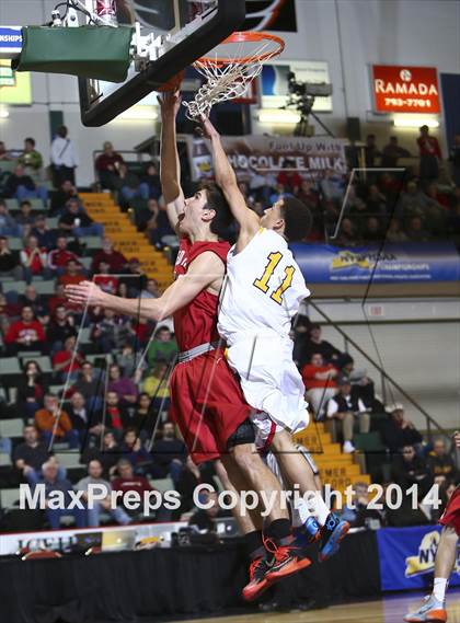 Thumbnail 2 in Red Hook vs. Rochester East (NYSPHSAA Class A Semifinal) photogallery.