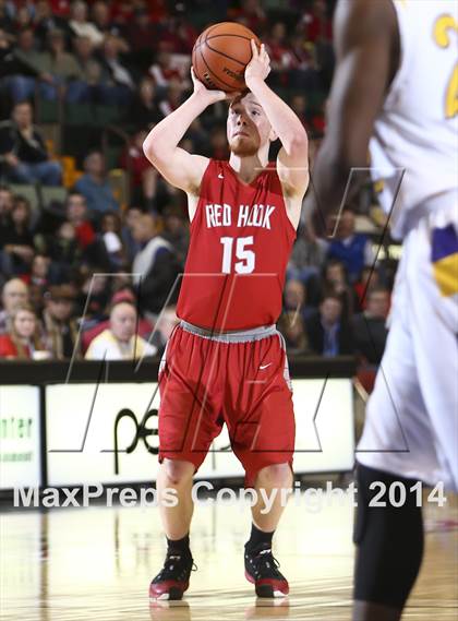 Thumbnail 1 in Red Hook vs. Rochester East (NYSPHSAA Class A Semifinal) photogallery.