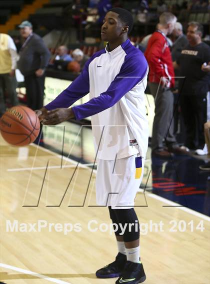 Thumbnail 2 in Red Hook vs. Rochester East (NYSPHSAA Class A Semifinal) photogallery.