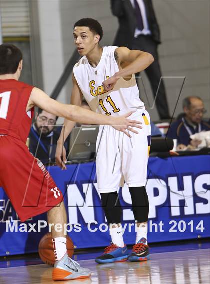 Thumbnail 3 in Red Hook vs. Rochester East (NYSPHSAA Class A Semifinal) photogallery.