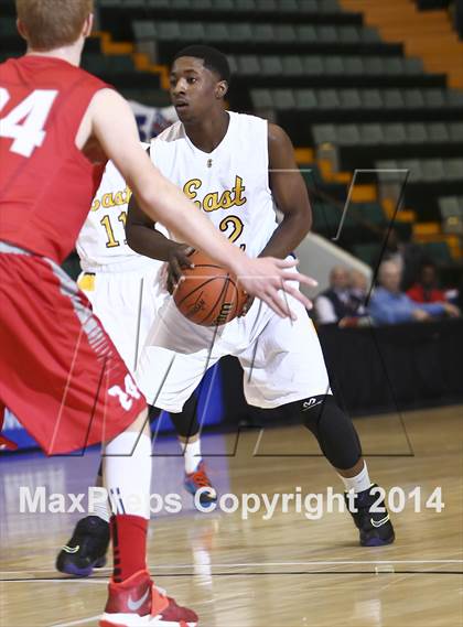 Thumbnail 1 in Red Hook vs. Rochester East (NYSPHSAA Class A Semifinal) photogallery.