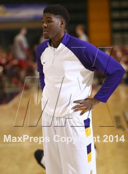 Thumbnail 1 in Red Hook vs. Rochester East (NYSPHSAA Class A Semifinal) photogallery.