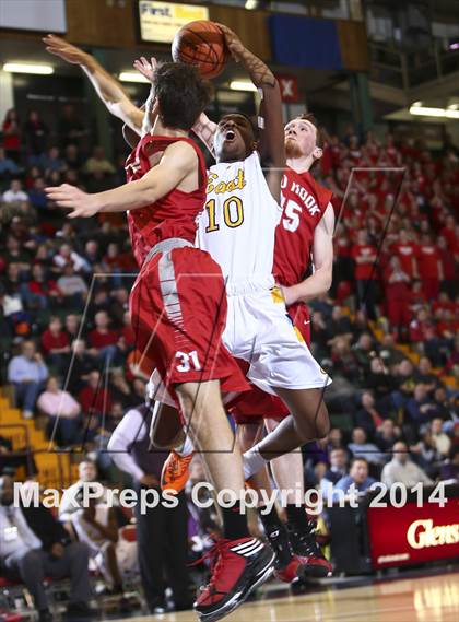 Thumbnail 2 in Red Hook vs. Rochester East (NYSPHSAA Class A Semifinal) photogallery.