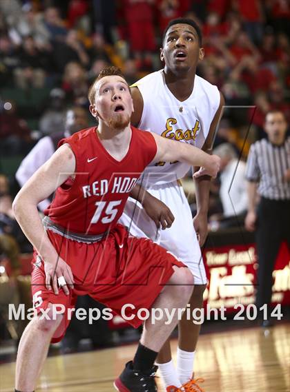 Thumbnail 3 in Red Hook vs. Rochester East (NYSPHSAA Class A Semifinal) photogallery.