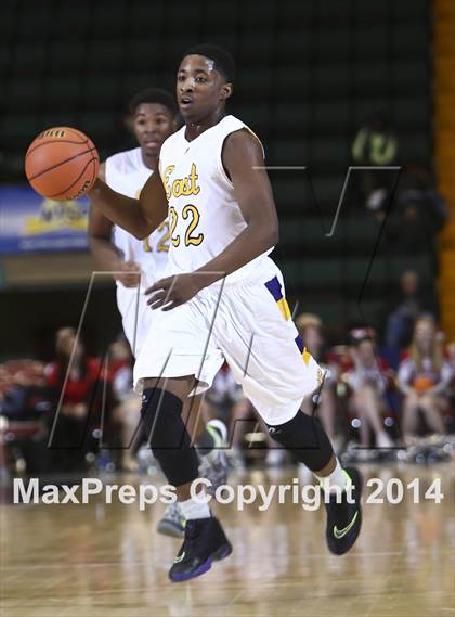 Thumbnail 1 in Red Hook vs. Rochester East (NYSPHSAA Class A Semifinal) photogallery.