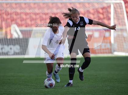 Thumbnail 2 in Davis vs. Herriman (UHSAA 6A Final) photogallery.