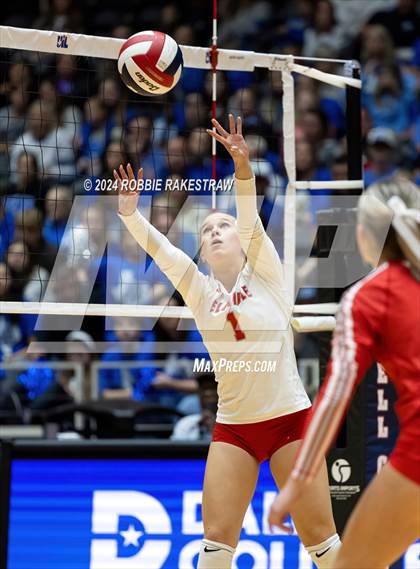 Thumbnail 2 in Bellville vs. Decatur (UIL 4A Volleyball Division I Final) photogallery.