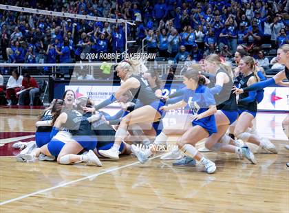 Thumbnail 3 in Bellville vs. Decatur (UIL 4A Volleyball Division I Final) photogallery.