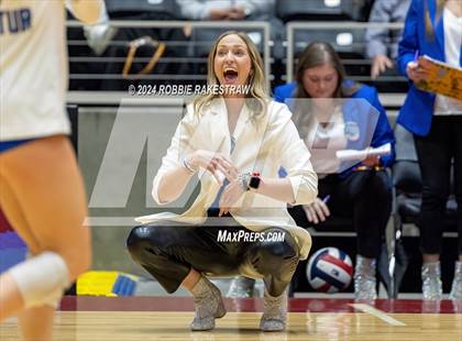 Thumbnail 1 in Bellville vs. Decatur (UIL 4A Volleyball Division I Final) photogallery.