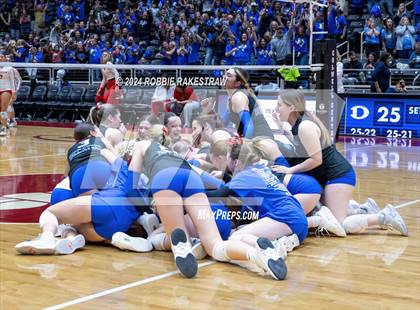 Thumbnail 3 in Bellville vs. Decatur (UIL 4A Volleyball Division I Final) photogallery.