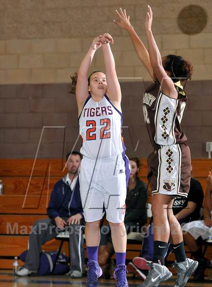 Thumbnail 2 in Yuba City vs. Oroville (Chavez Christmas Classic) photogallery.