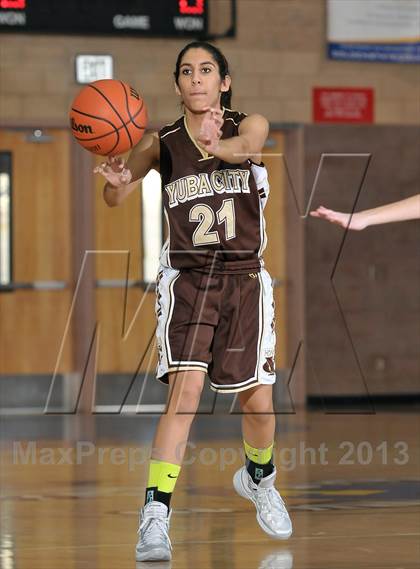 Thumbnail 1 in Yuba City vs. Oroville (Chavez Christmas Classic) photogallery.