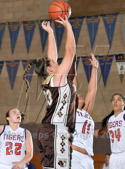 Thumbnail 2 in Yuba City vs. Oroville (Chavez Christmas Classic) photogallery.