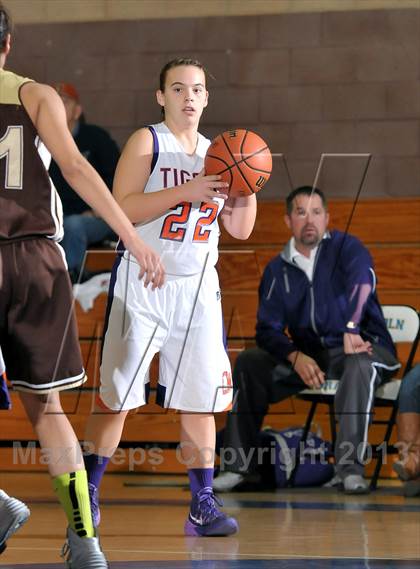Thumbnail 2 in Yuba City vs. Oroville (Chavez Christmas Classic) photogallery.