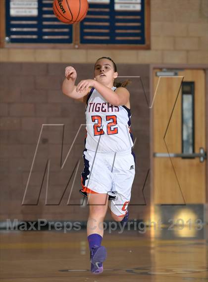 Thumbnail 2 in Yuba City vs. Oroville (Chavez Christmas Classic) photogallery.