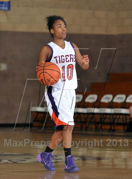 Thumbnail 3 in Yuba City vs. Oroville (Chavez Christmas Classic) photogallery.