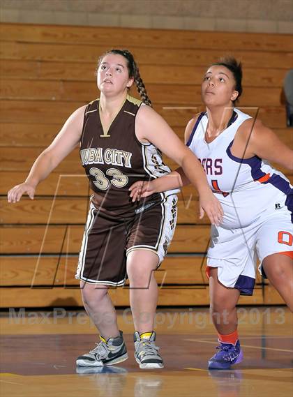 Thumbnail 3 in Yuba City vs. Oroville (Chavez Christmas Classic) photogallery.