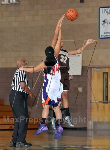 Thumbnail 1 in Yuba City vs. Oroville (Chavez Christmas Classic) photogallery.