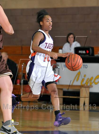 Thumbnail 3 in Yuba City vs. Oroville (Chavez Christmas Classic) photogallery.