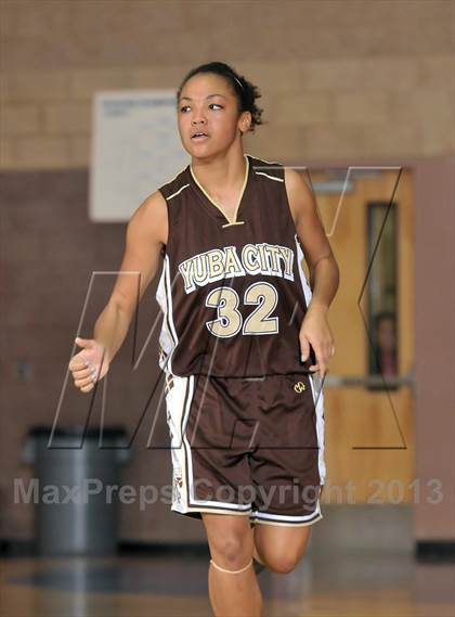 Thumbnail 3 in Yuba City vs. Oroville (Chavez Christmas Classic) photogallery.