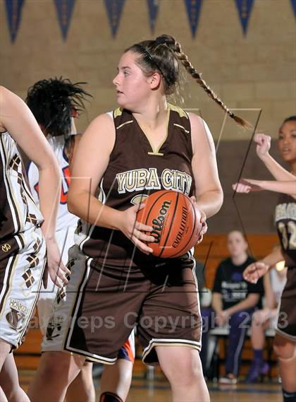 Thumbnail 2 in Yuba City vs. Oroville (Chavez Christmas Classic) photogallery.