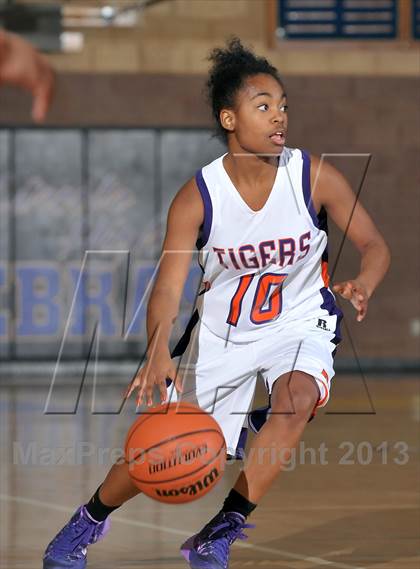 Thumbnail 3 in Yuba City vs. Oroville (Chavez Christmas Classic) photogallery.