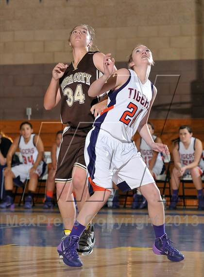 Thumbnail 3 in Yuba City vs. Oroville (Chavez Christmas Classic) photogallery.