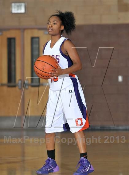 Thumbnail 2 in Yuba City vs. Oroville (Chavez Christmas Classic) photogallery.