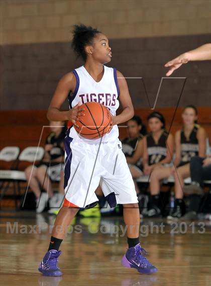 Thumbnail 2 in Yuba City vs. Oroville (Chavez Christmas Classic) photogallery.