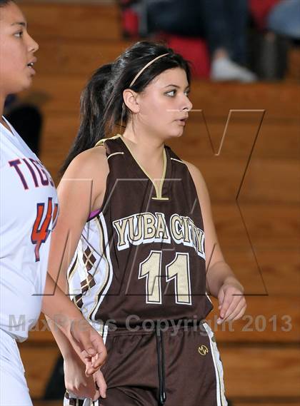 Thumbnail 2 in Yuba City vs. Oroville (Chavez Christmas Classic) photogallery.