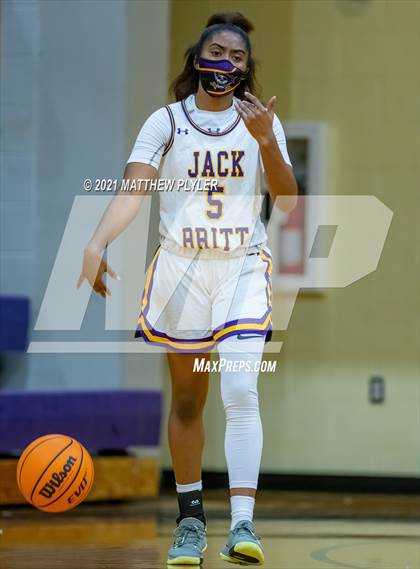 Thumbnail 3 in Hoke County vs Jack Britt (SAC Conference Tournament - First Round) photogallery.