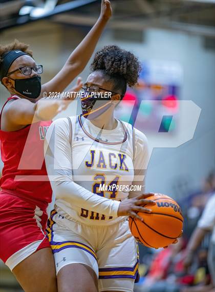 Thumbnail 1 in Hoke County vs Jack Britt (SAC Conference Tournament - First Round) photogallery.