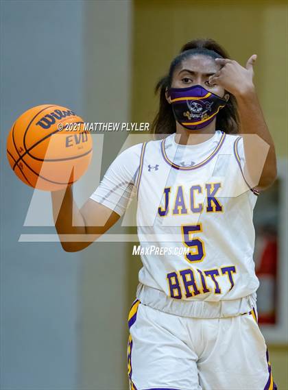 Thumbnail 2 in Hoke County vs Jack Britt (SAC Conference Tournament - First Round) photogallery.