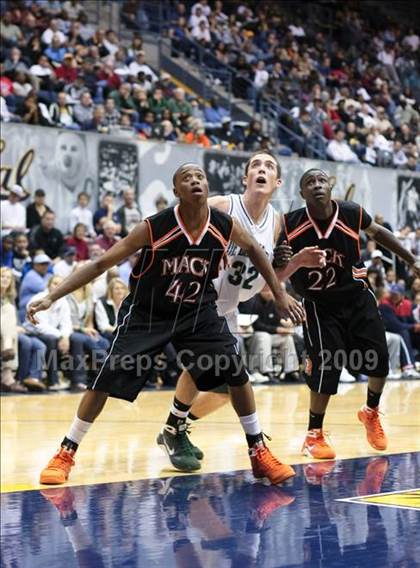 Thumbnail 1 in De La Salle vs. McClymonds (MLK Classic) photogallery.
