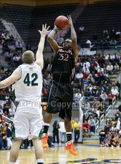 Thumbnail 1 in De La Salle vs. McClymonds (MLK Classic) photogallery.