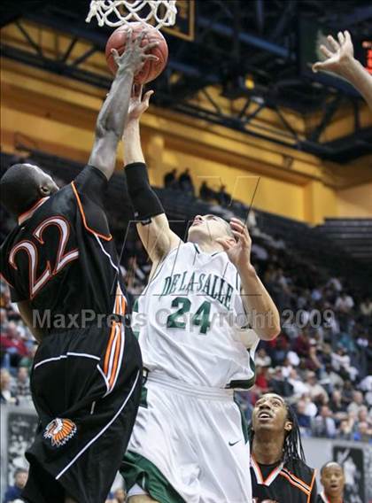 Thumbnail 2 in De La Salle vs. McClymonds (MLK Classic) photogallery.