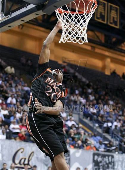 Thumbnail 3 in De La Salle vs. McClymonds (MLK Classic) photogallery.
