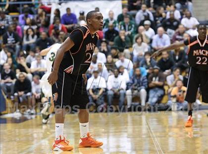 Thumbnail 1 in De La Salle vs. McClymonds (MLK Classic) photogallery.