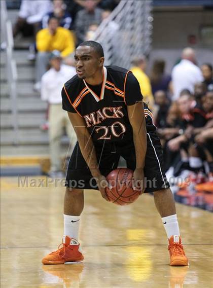 Thumbnail 1 in De La Salle vs. McClymonds (MLK Classic) photogallery.