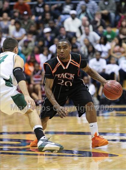Thumbnail 1 in De La Salle vs. McClymonds (MLK Classic) photogallery.