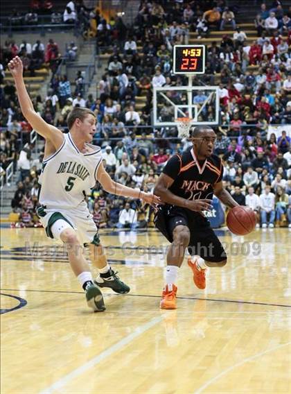 Thumbnail 1 in De La Salle vs. McClymonds (MLK Classic) photogallery.