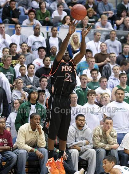 Thumbnail 1 in De La Salle vs. McClymonds (MLK Classic) photogallery.