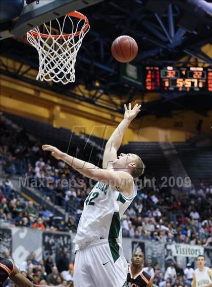 Thumbnail 3 in De La Salle vs. McClymonds (MLK Classic) photogallery.