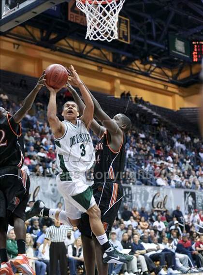 Thumbnail 2 in De La Salle vs. McClymonds (MLK Classic) photogallery.