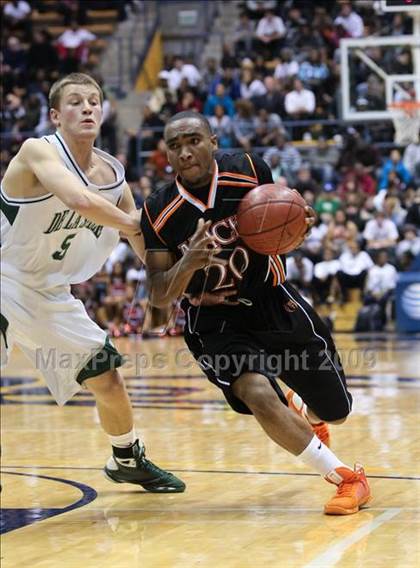 Thumbnail 2 in De La Salle vs. McClymonds (MLK Classic) photogallery.